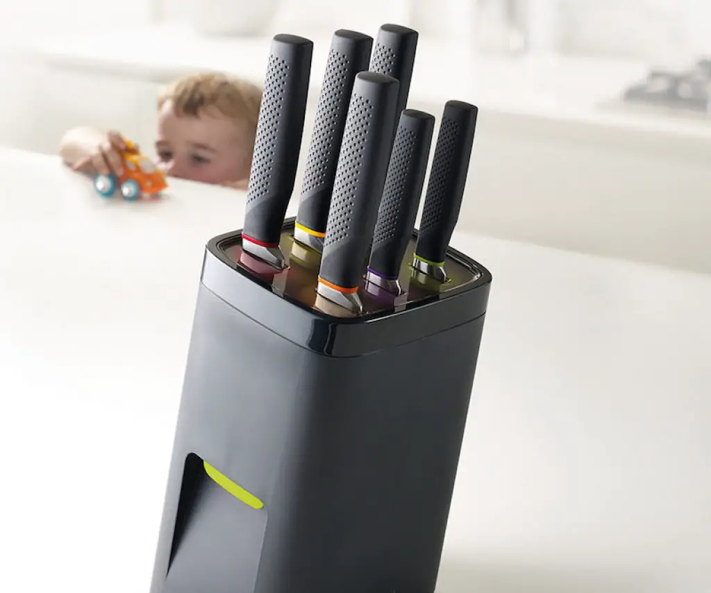 Self Locking Universal Knife Block